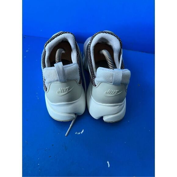 Nike Womens Presto Fly Se 910570-005 Gray Running Shoes Sneakers Size 8 - Picture 4 of 6